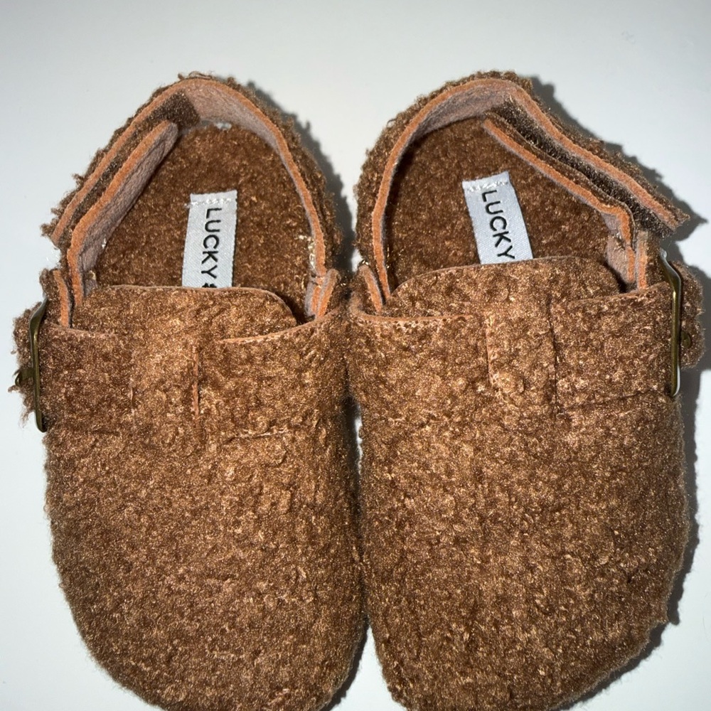 Lucky Brand kids' sherpa clogs